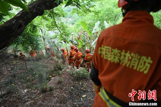 漾濞震區(qū) 帳篷里的新家，風(fēng)雨中的溫暖港灣
